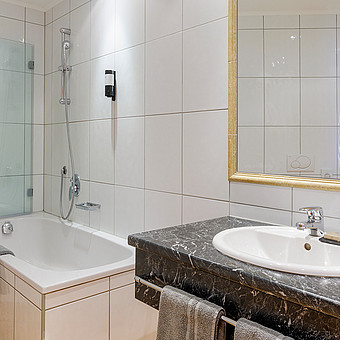 A bathroom with washbasin and shower.