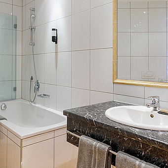 A bathroom with a bathtub.