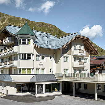 Blick von außen auf das Hotel Alpenaussicht.