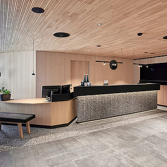 Blick auf die Hotel Rezeption.