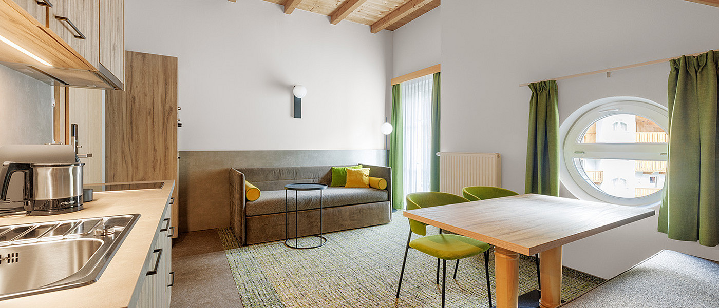 Küche und Essbereich in einem Apartment.